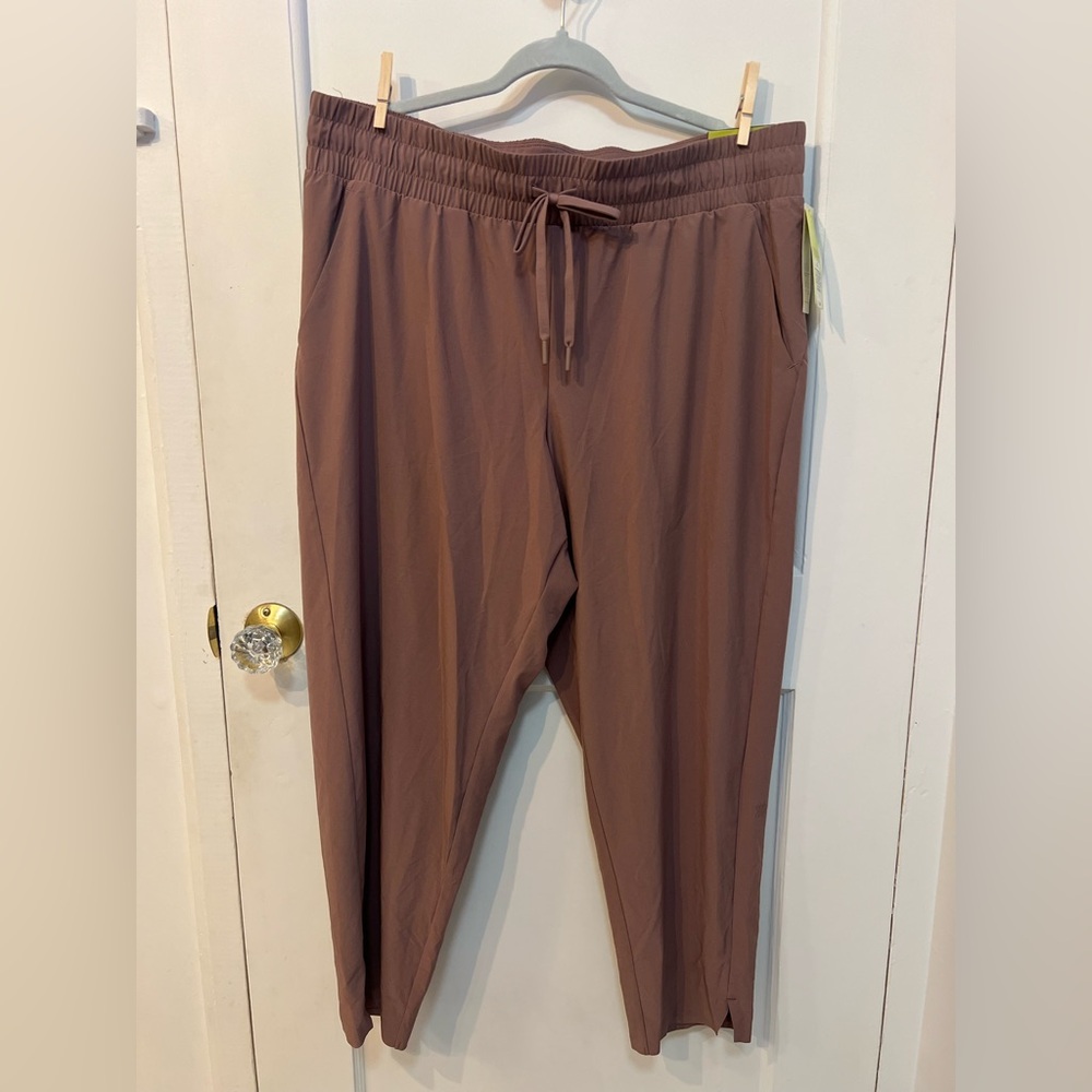 All in Motion High-Rise Woven Tapered Pant Plum Purple Size XL
